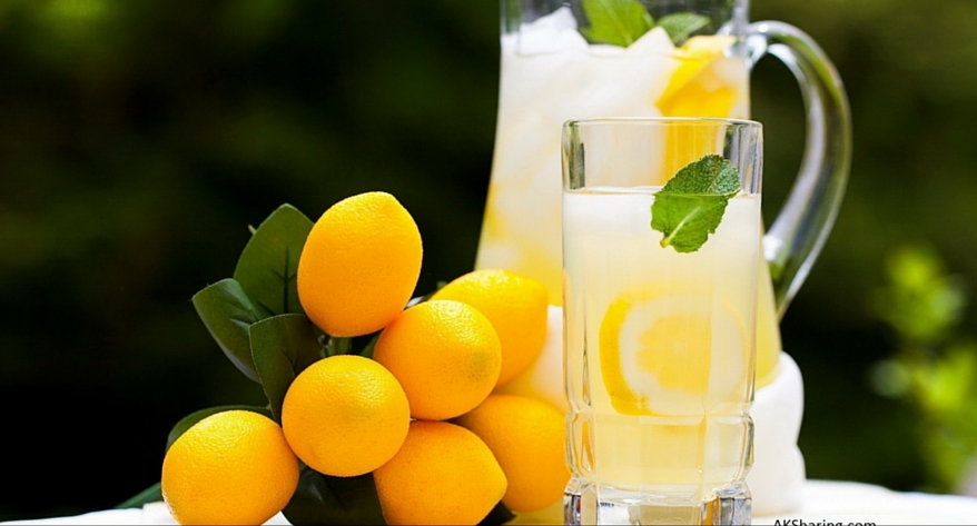 image Mineral Water and Lemon Juice